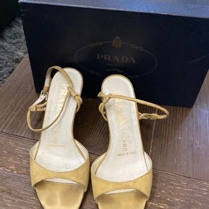 preloved prada heel shoe